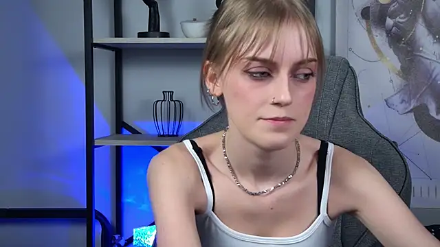 KiraMontoya élő XXX-chatje