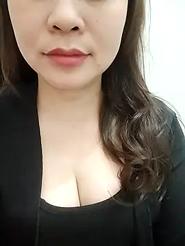 Cogai-nhutnhat élő XXX-chatje