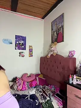 Saraaa_pink_ élő XXX-chatje