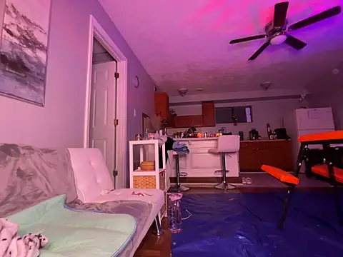 Pokazy przed kamerką – VixenCapri