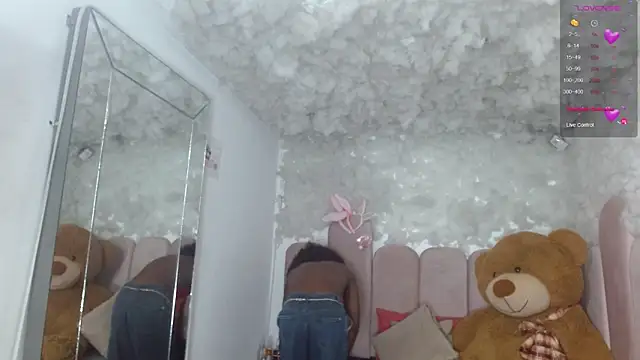 puca_ebony's Webcam Show