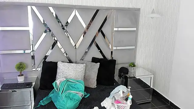 MonzerratBoyer Adlı Modelin Canlı XXX Sohbeti