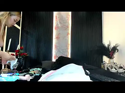 Chatroom XXX en direct de LilianaVegas