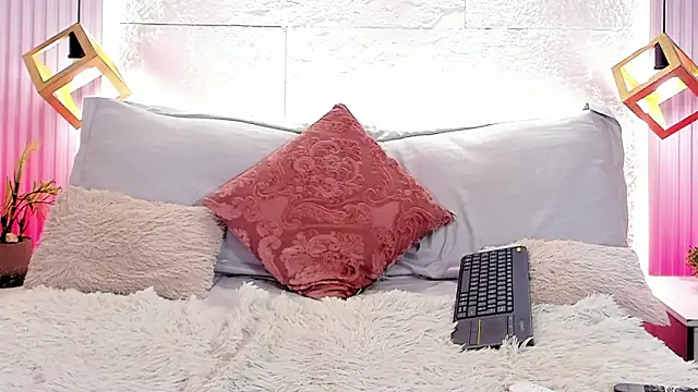 sarah_salis_n Live XXX chat