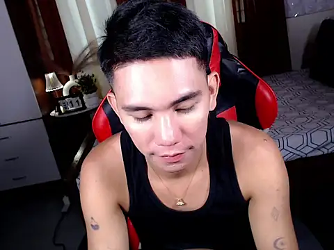 Show modela drinkmycumx na web-kameri