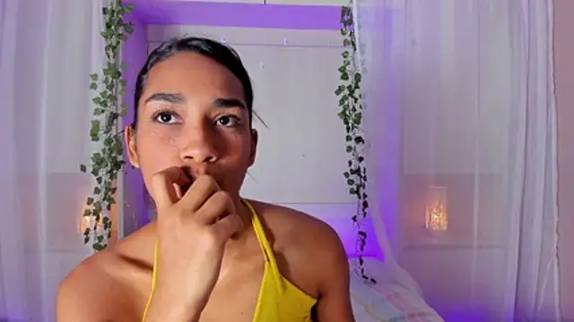 Онлайн чат XXX AnahiCollins