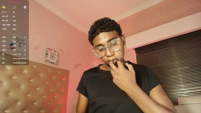 Chat +18 de teylor_lovee ao vivo