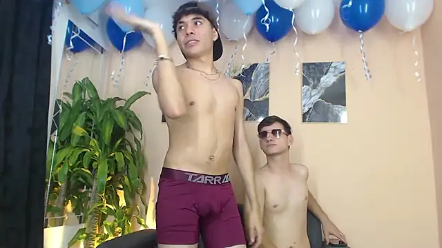 Show modela DesiresOfOlympus_ na web-kameri