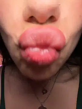 LoveLillyy Chat XXX live