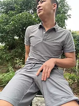 Naughty___asian: διαδικτυακό σόου στην κάμερα