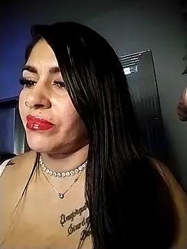 Chat +18 de chelaqueen_ ao vivo