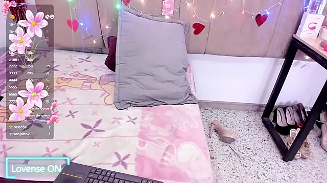 Chat +18 de Zaly_mature ao vivo