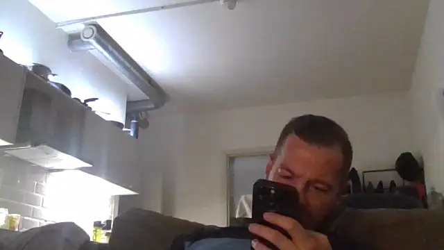 Chatroom XXX en direct de THE_CHEEKY_ALPHA