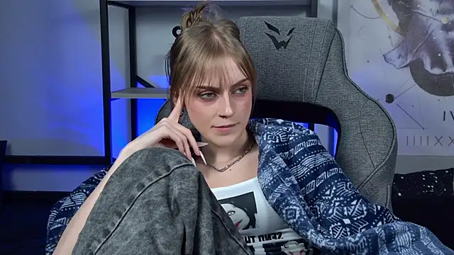 Živý XXX chat KiraMontoya