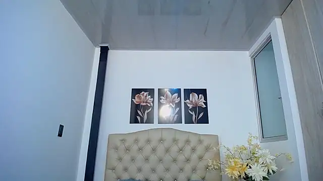 pinky_f00x's Live XXX Chat