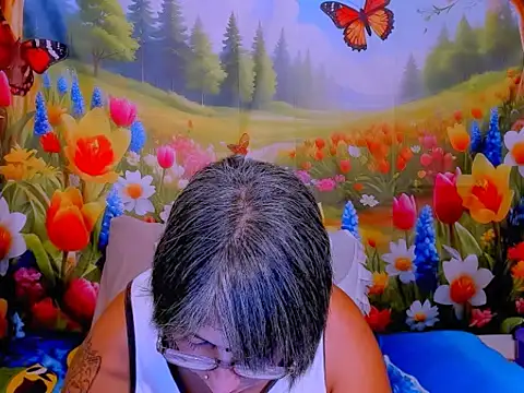 indianroxy's Live XXX Chat