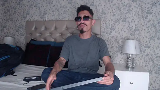 NoaahTylorのウェブカメラショー