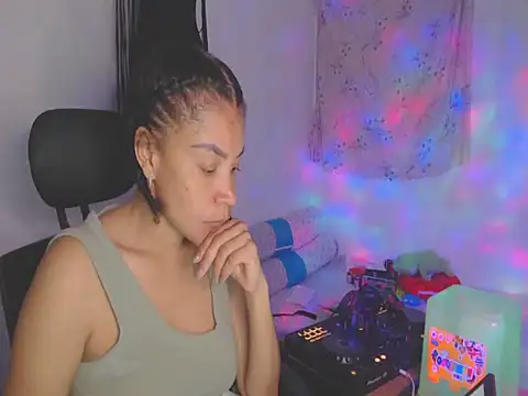 shayna_cute Adlı Modelin Canlı XXX Sohbeti