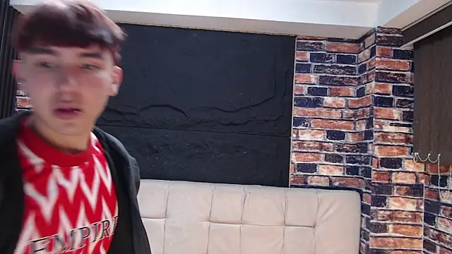 Chat +18 de massimoferrera303av ao vivo