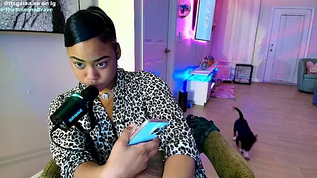 BriannaBrave: онлайн-секс-чат