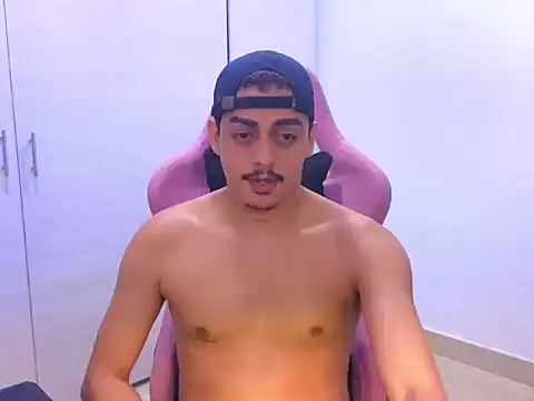 Cute-Curls Webcam Show