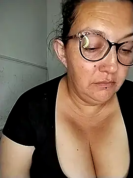 _Saraqueen Chat XXX in diretta