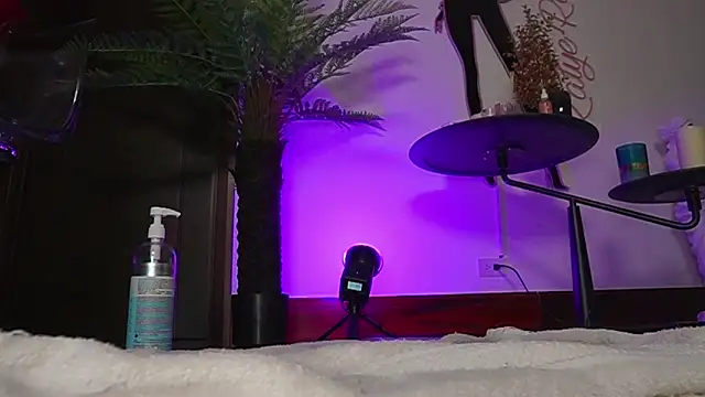 Katyerave 在線直播表演