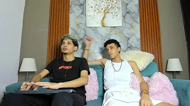 YOUNG_BOYS_HELL 即時 XXX 聊天