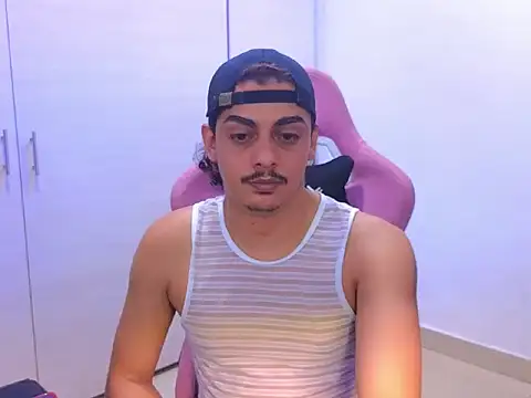 Cute-Curls Webcamshow