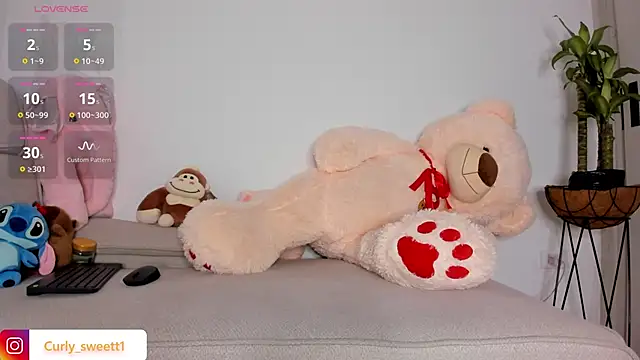 curly_sweett1's Live XXX Chat