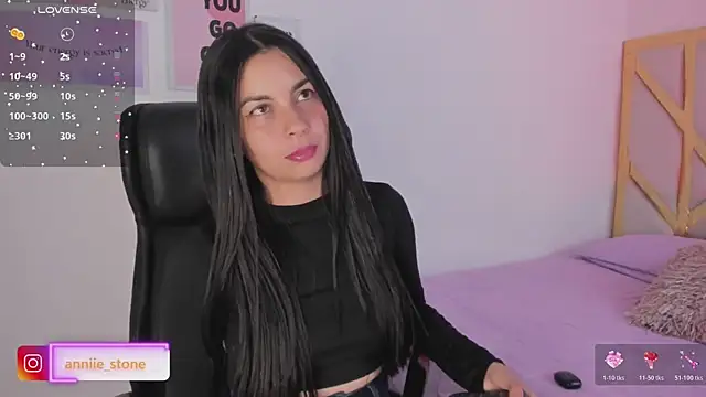 AnniEsstone – Naživo XXX chat
