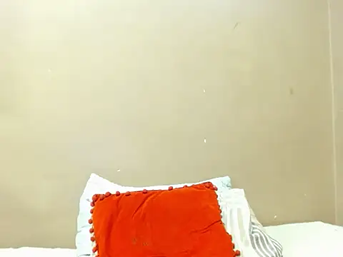 champaigncork Adlı Modelin Canlı XXX Sohbeti