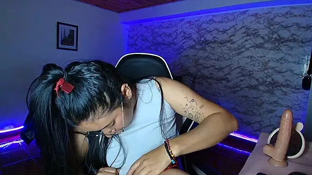 Camila_IRoose Chat XXX in diretta