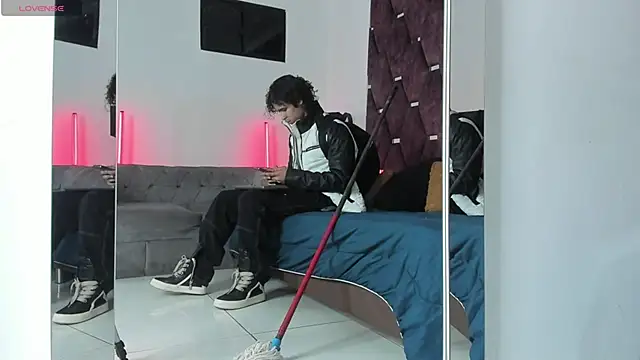 دردشة TonyBenedetti الجنسية المباشرة