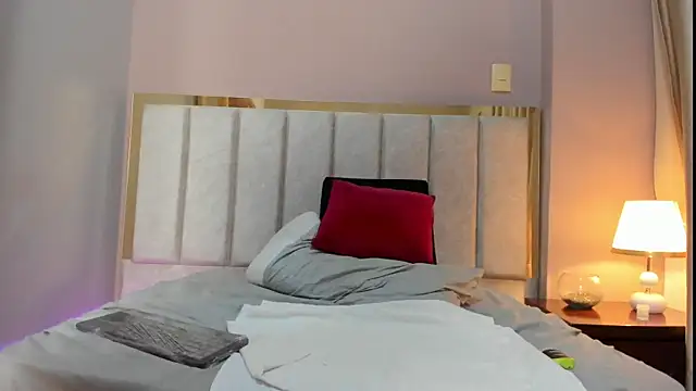 แชท XXX สดของ AuroraDrake