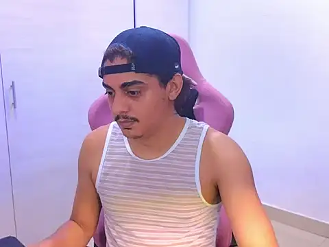 Cute-Curls Webcamshow