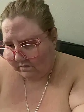 TheMotherPearl élő XXX-chatje