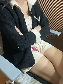 Mina048 即時 XXX 聊天