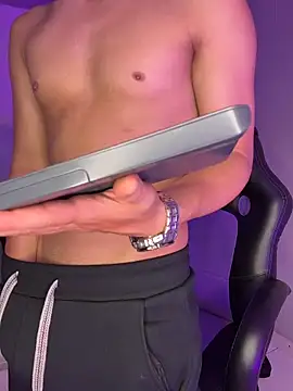 AdrianRinaldi – Naživo XXX chat