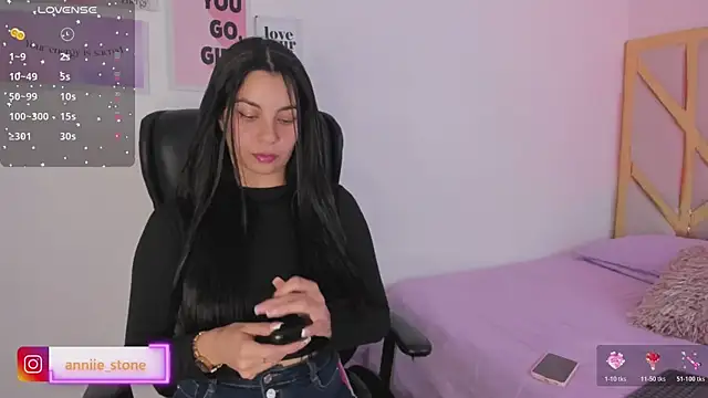 AnniEsstone Adlı Modelin Canlı XXX Sohbeti