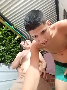 3hornys-straights – Naživo XXX chat