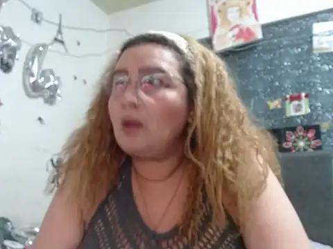 Perla1981-- Live XXX-Chat