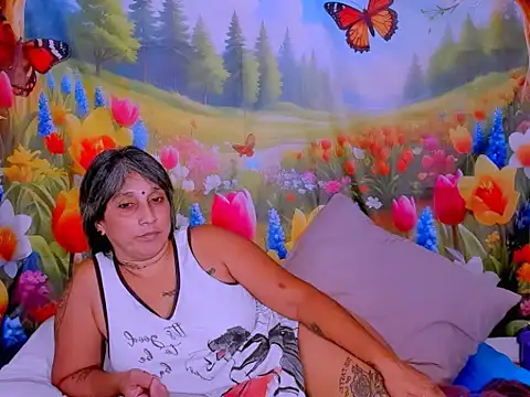 indianroxy's Live XXX Chat