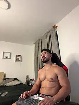 Ezzio_Scolaro Chat XXX in diretta