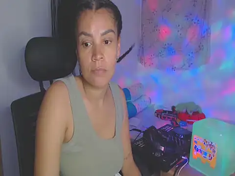 shayna_cute élő XXX-chatje