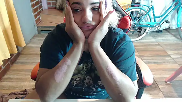 Онлайн чат XXX Hilarybunnyy