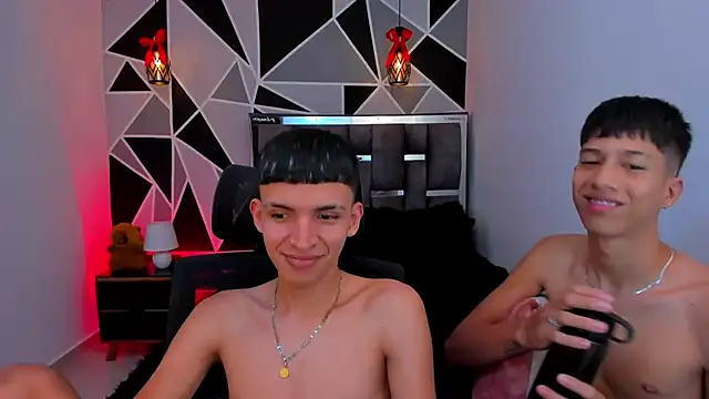 Juan_Nd_Steven: διαδικτυακό σόου στην κάμερα