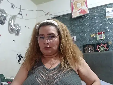 Perla1981-- Show in webcam