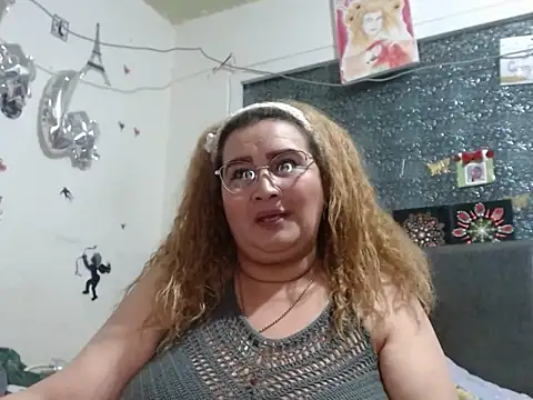 Perla1981-- Live XXX-Chat