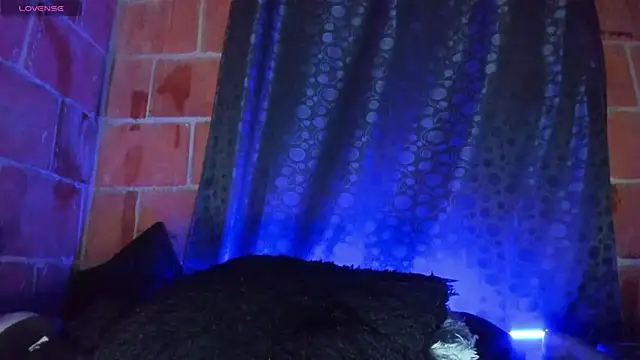 Cata-angel élő XXX-chatje